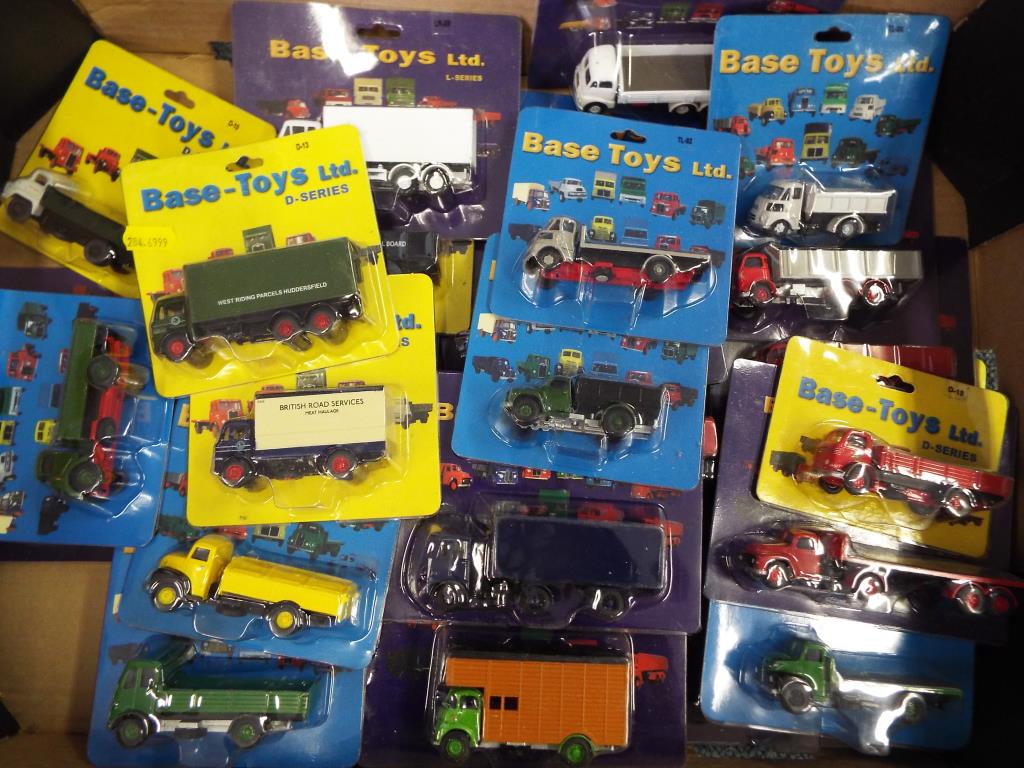 Diecast model motor vehicles - a collection of approximately thirty-two diecast model motor