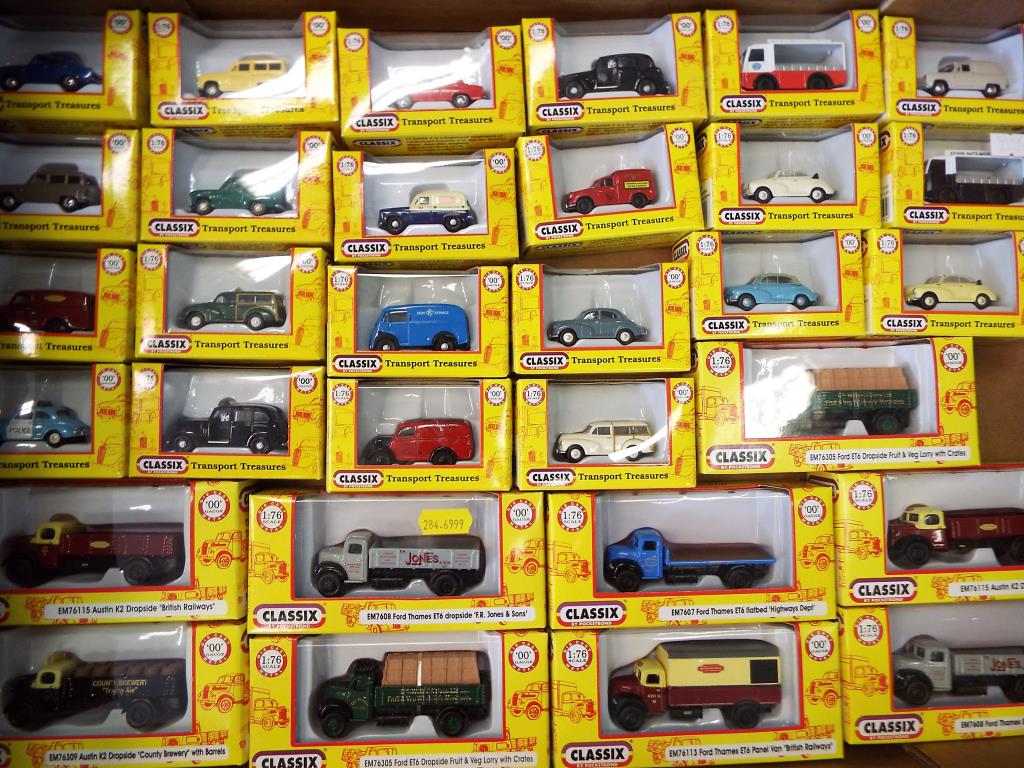 Diecast Classix - a collection of approximately 31 OO gauge diecast Classix by Pocketbond from the