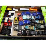 A mixed lot of diecast metal motor vehicles,