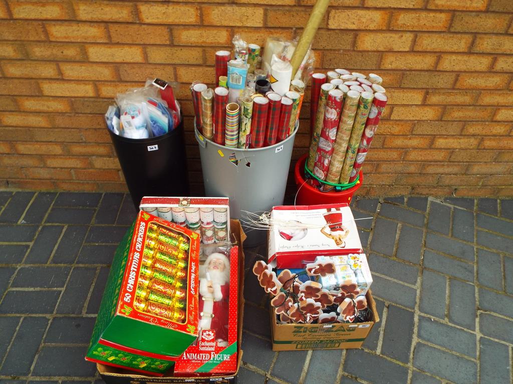 Christmas - a large quantity of Christmas related unused retail stock to include crackers,