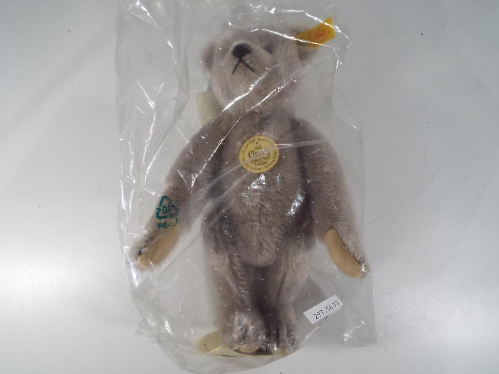 Steiff - A Steiff mohair bear Richard Steiff from the classic series, button in ear with label,