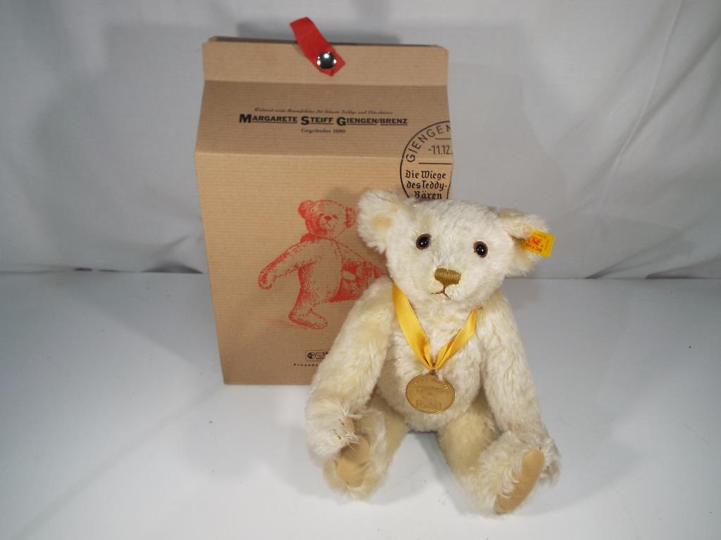 Steiff - A Steiff Millennium Bear, exclusive to Danbury Mint, button in ear with tag, No 654701,