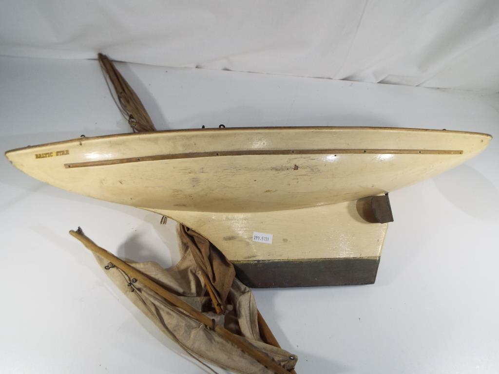 Star Yacht - a good quality vintage wooden model of a yacht by Star Yacht Company Birkenhead - Image 5 of 5