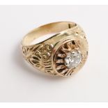 Large and impressive 18ct yellow gold gents signet ring set with a circular brilliant cut diamond