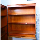 3' bookcase,