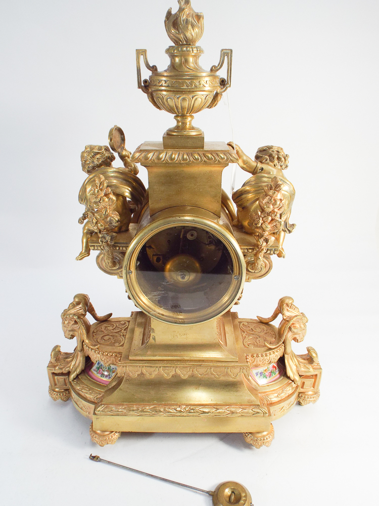 19th century striking French mantel clock in gilded ormolu case decorated with cherubs and pink - Image 3 of 4