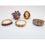 Five ladies 9ct yellow gold gem set dress rings to include diamond Greek key design ring and a