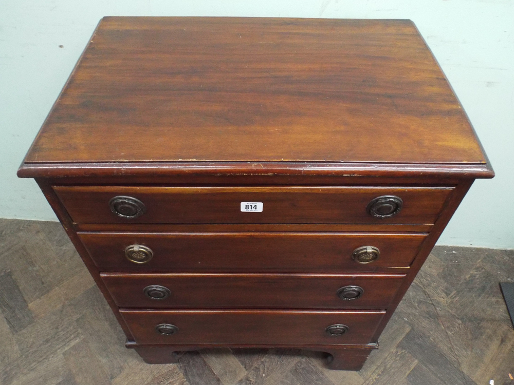 A small Edwardian mahogany chest of 4 long graduated drawers with circular brass drop ring handles - Image 2 of 2