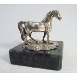 Victorian hallmarked silver desk paper weight modelled as a silver horse on a green onyx square