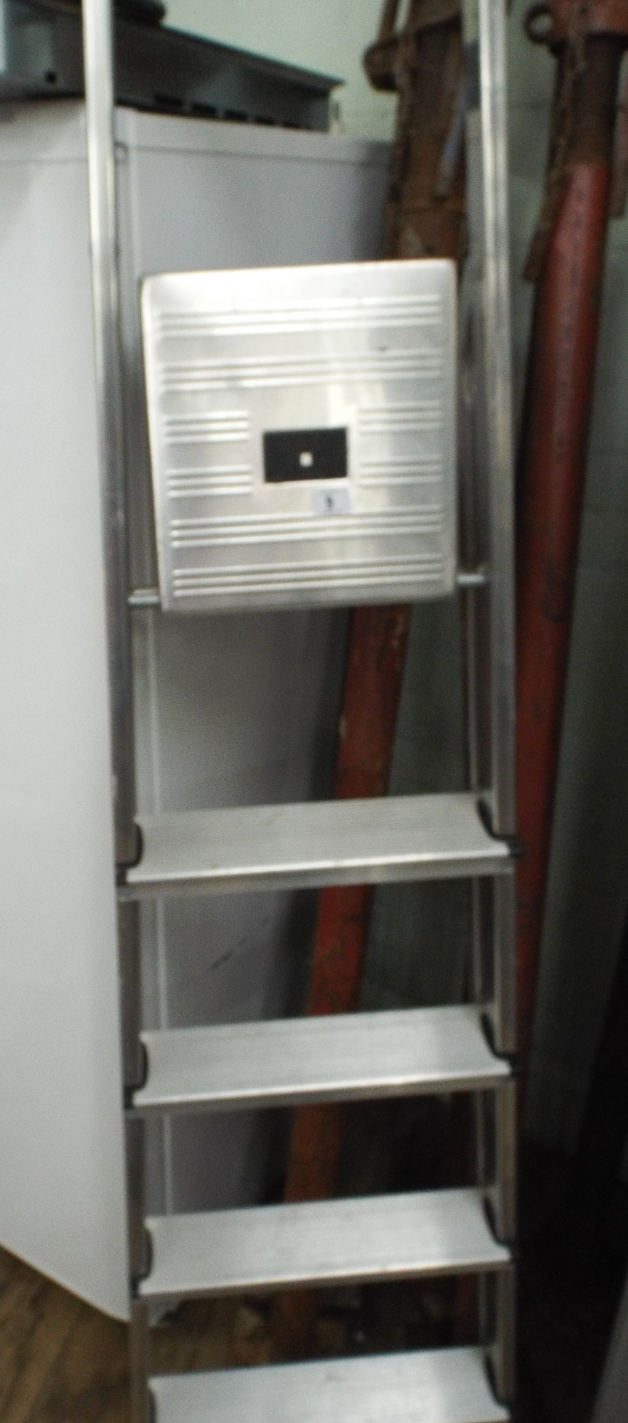 Folding aluminium platform step ladder