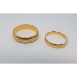 Two 9ct yellow gold wedding bands gross weight 7.