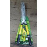 New hedge shears and secateur set