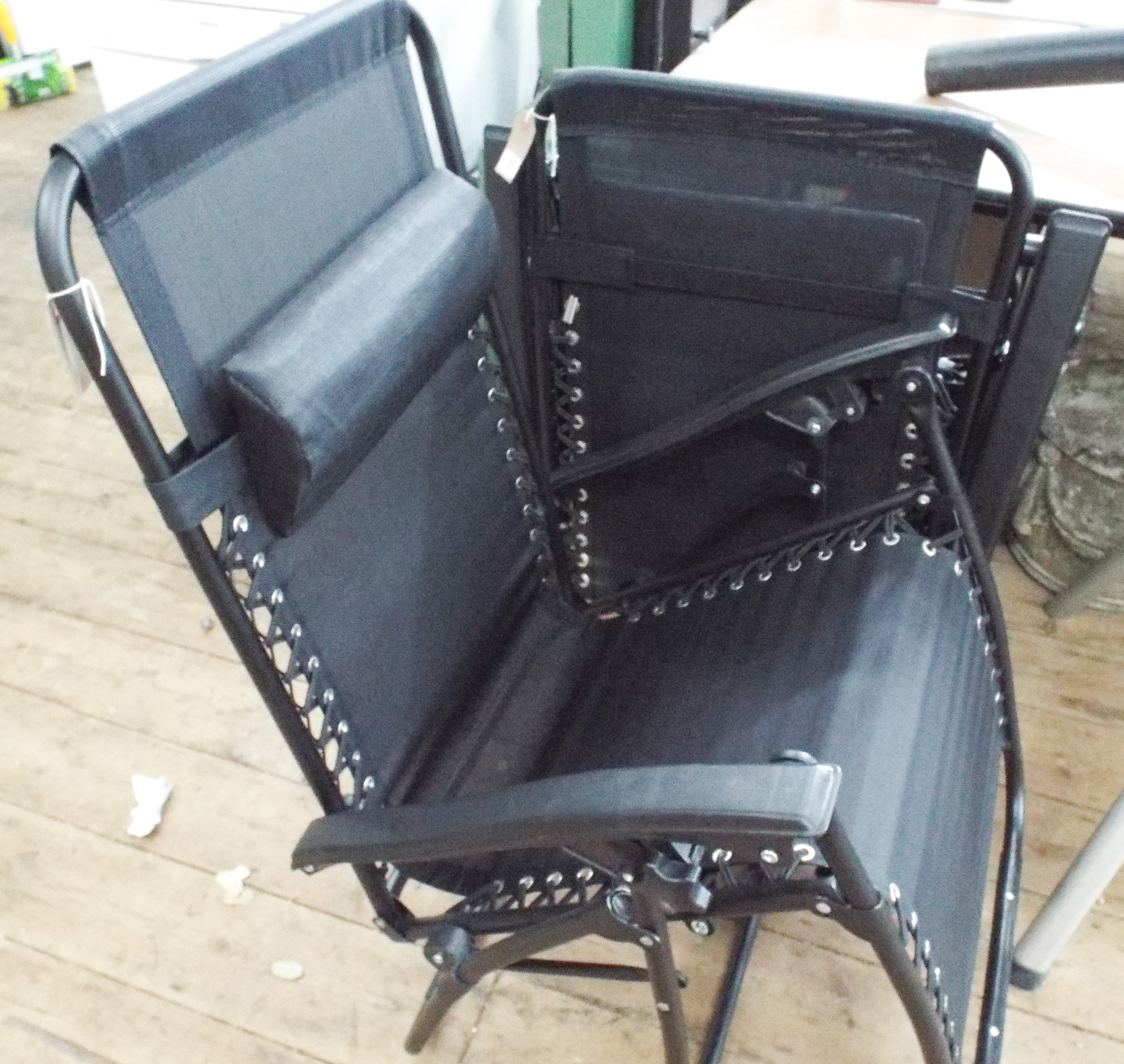 New black textaline folding garden lounge chair