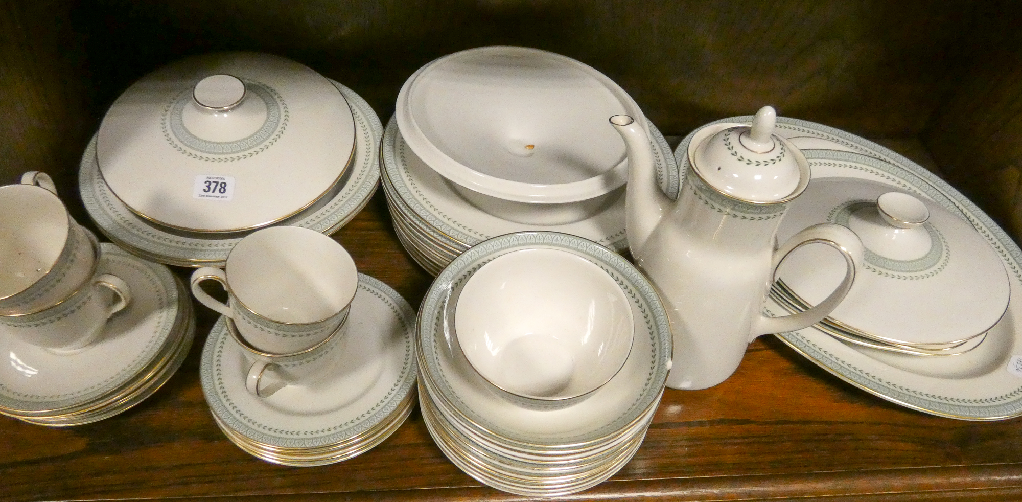 A Royal Doulton Berkshire green bordered dinner and tea service