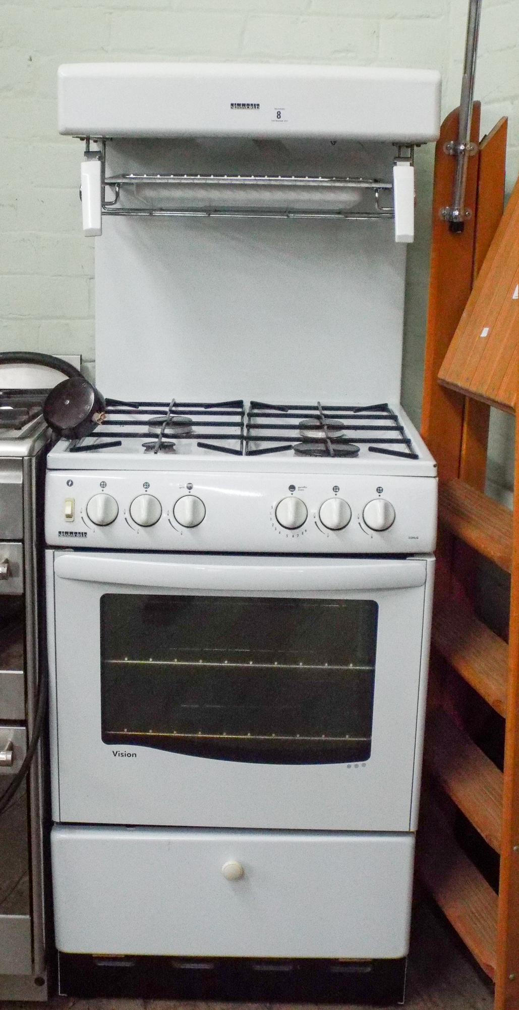 New World four ring gas cooker with eye level grill