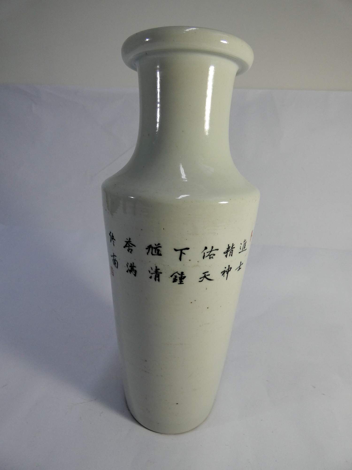 Chinese vase painted with a Chinese warrior with calligraphy inscription on reverse. - Bild 3 aus 4