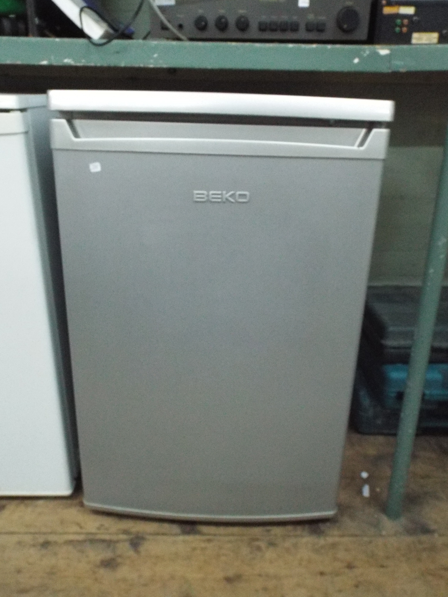 Beko work top height fridge