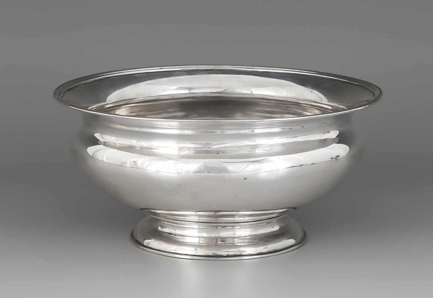 Fußschale. Berlin, um 1847/50. Silber. Ø 15,5 cm. Ca. 216 g. Humbert & Sohn, Berlin Jb Cund