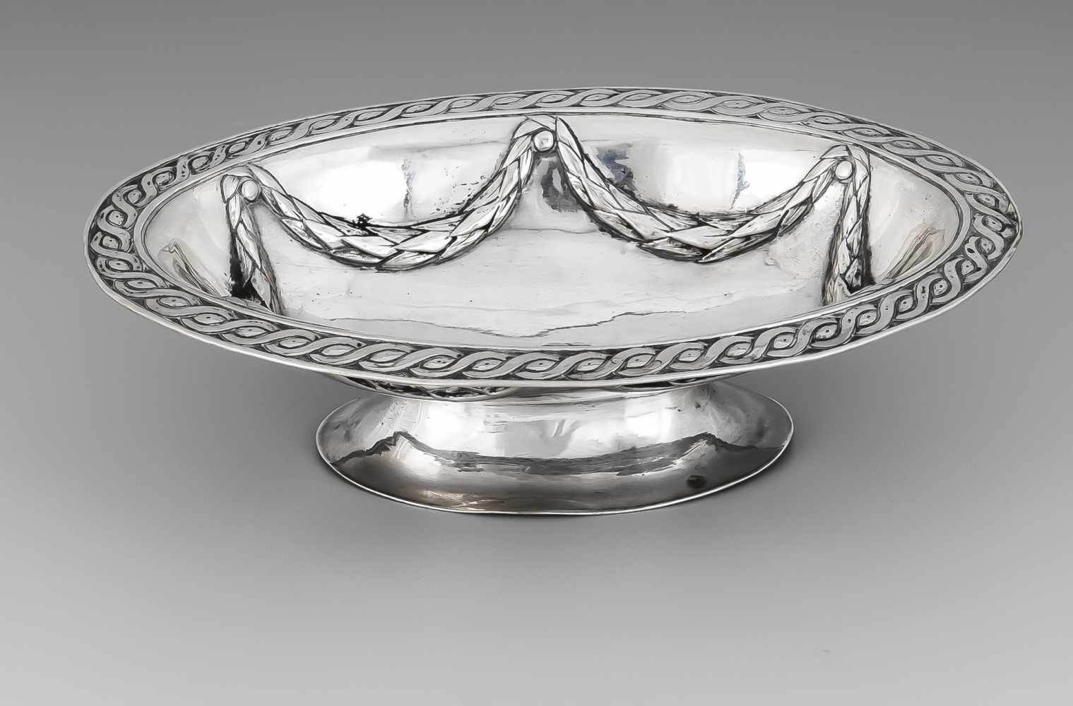 Klassizistische Fußschale. Dresden, dat. 1793. Silber. 12-lötig (750/000). L. 17 cm. 101g. - Gebr.