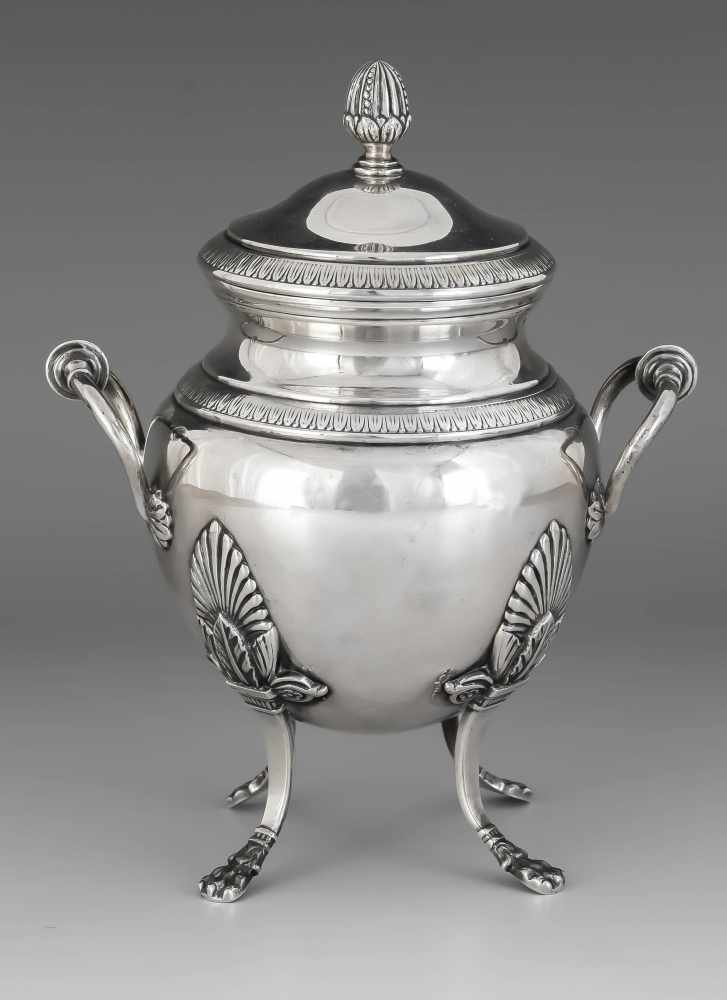 Französische Zuckerdose, ab 1838. Silber (950/000), innen vergoldet. H. 20,5 cm. 513 g.Beriebene