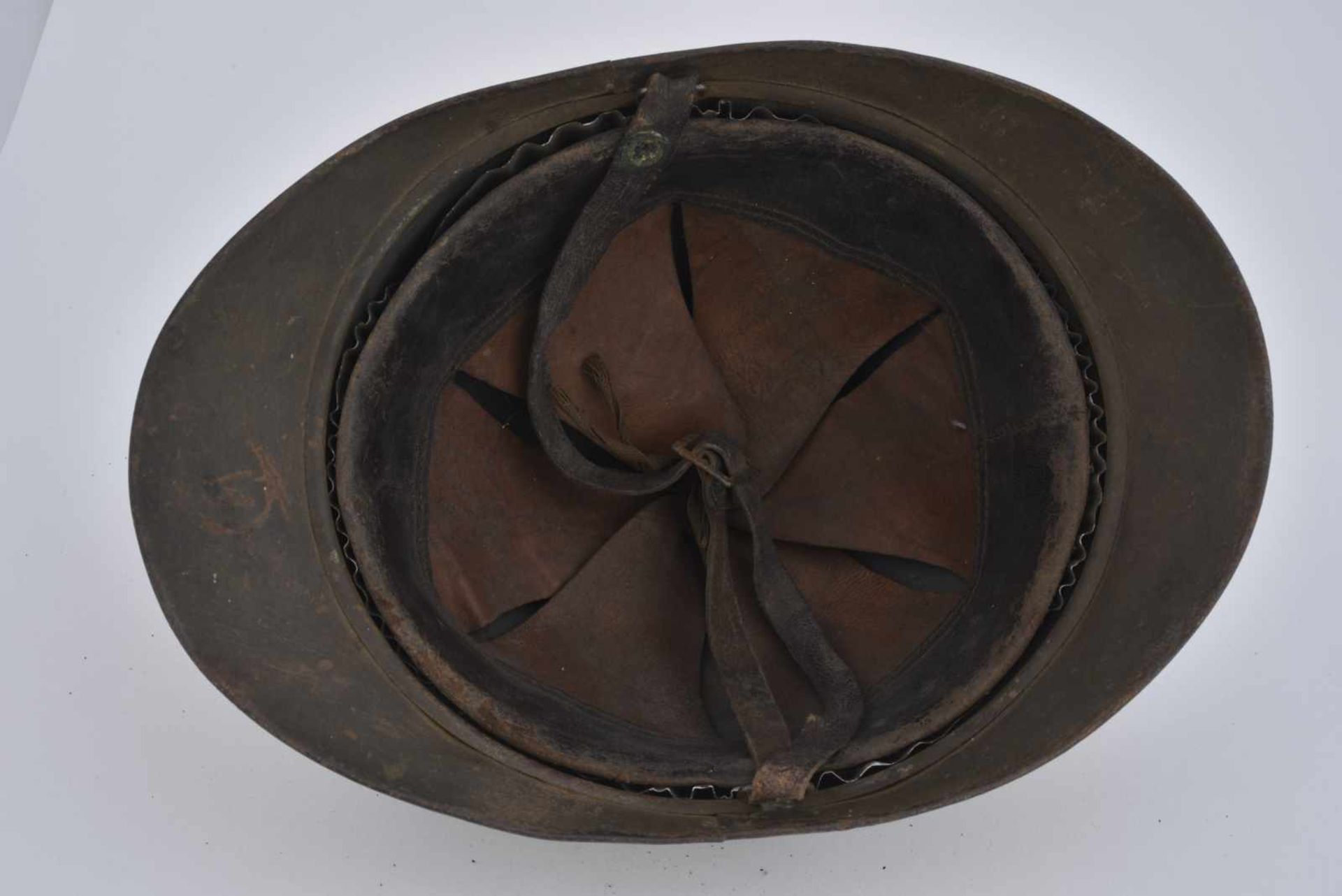 Casque dinfanterie française, modèle 16, repeint en kaki, insigne frontal de couleur bleu - Bild 3 aus 4