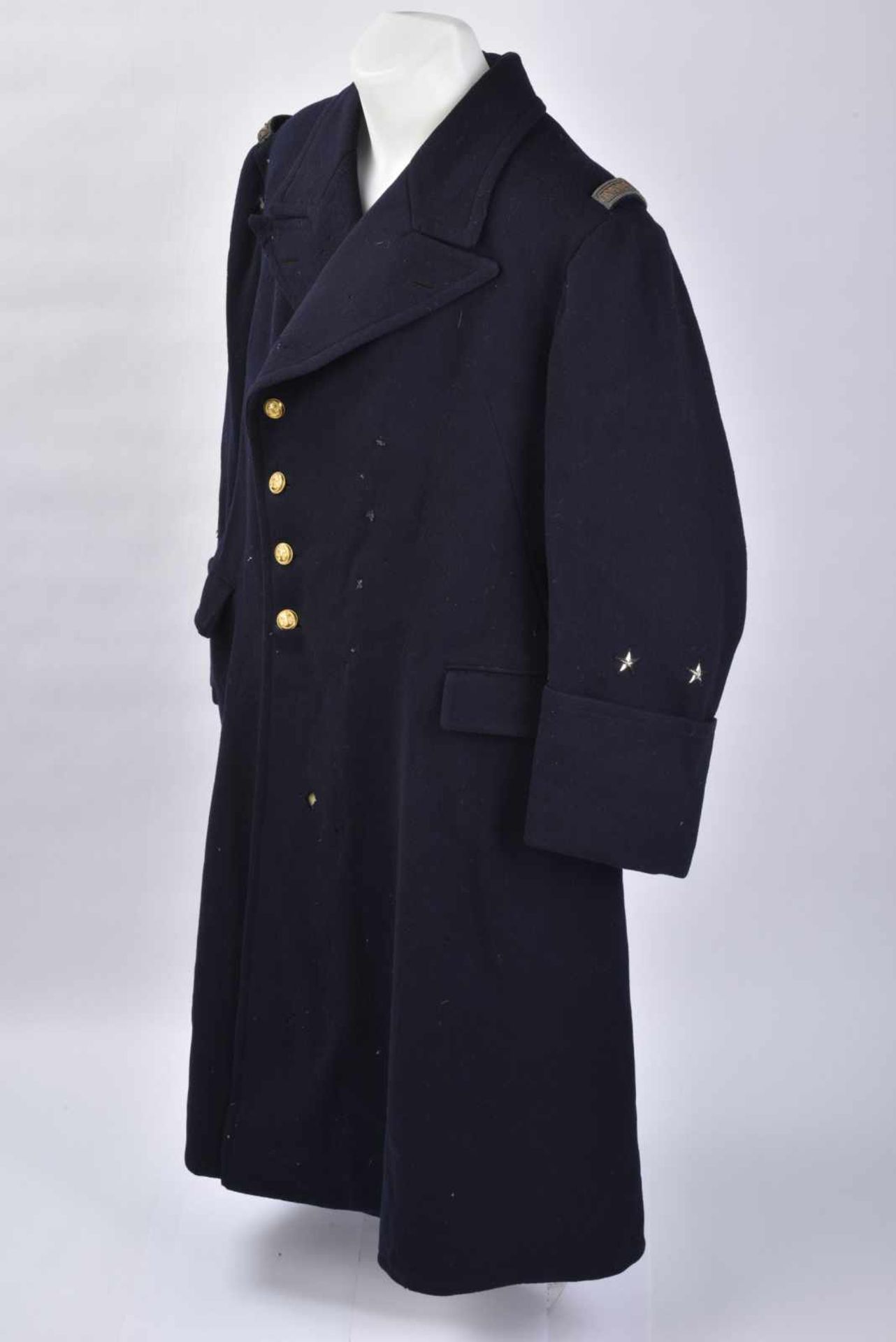 Manteau du contre-amiral (deux étoiles aux manches) Pierre Goybet, commandant du port de