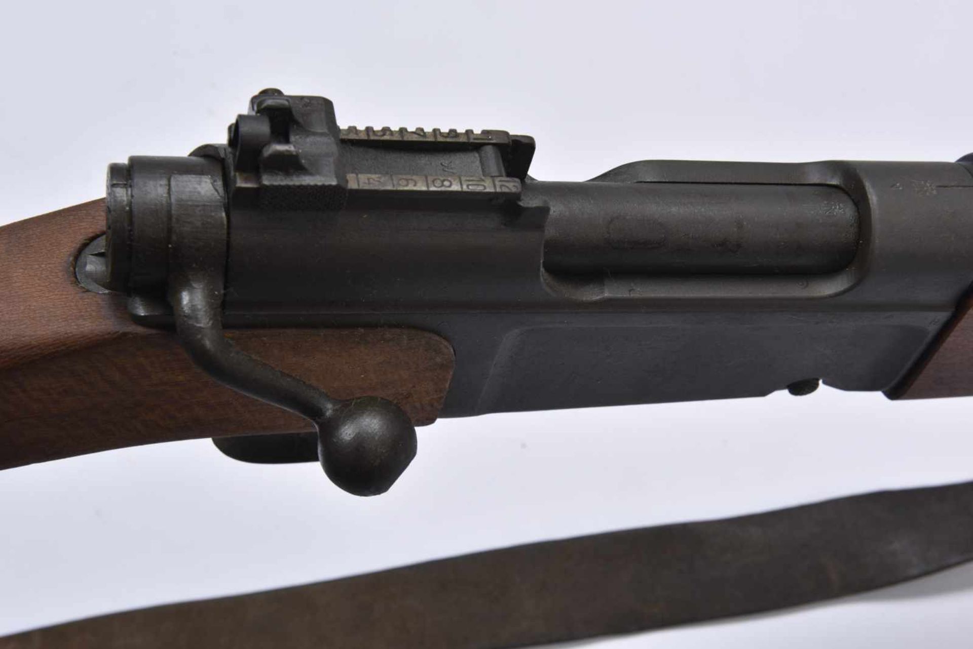 Fusil MAS 36. Crosse en bois. Boîtier marqué « MAS Mle 1936 ». Numéro « M31243 ». Bretelle en - Bild 3 aus 4