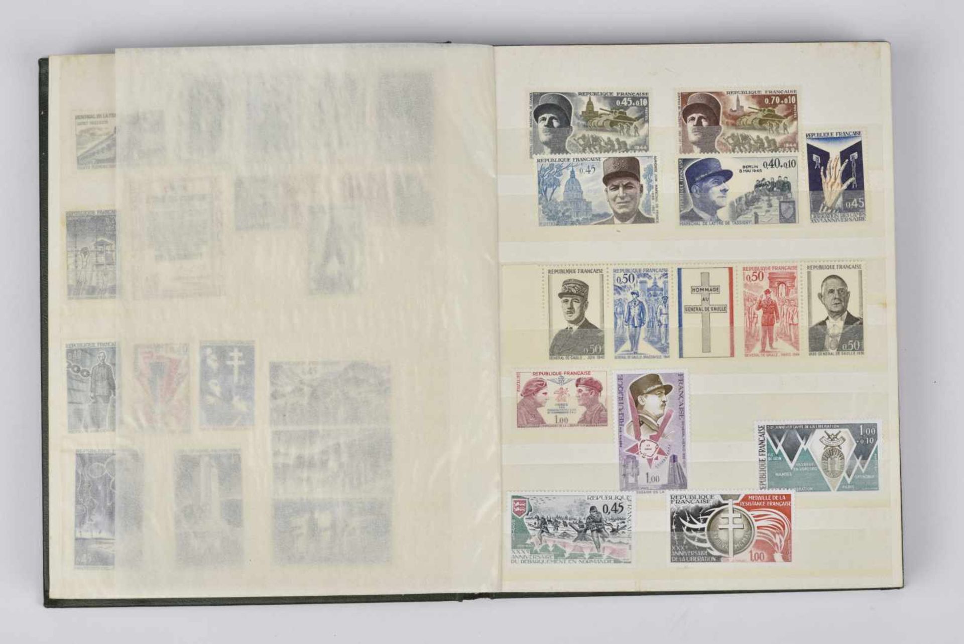 Album de timbres non oblitérés, environ 130 pièces. Timbres français de la deuxième guerre - Bild 2 aus 3