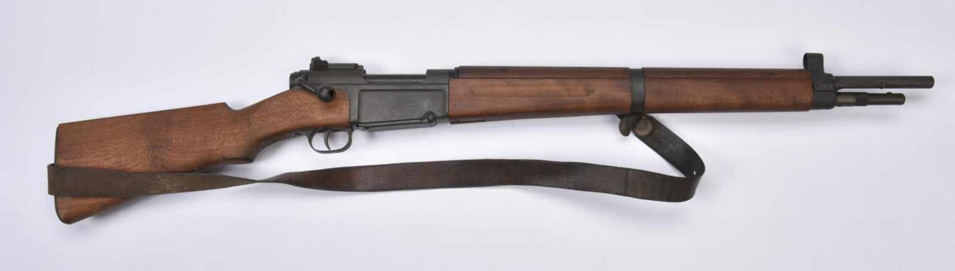 Fusil MAS 36. Crosse en bois. Boîtier marqué « MAS Mle 1936 ». Numéro « M31243 ». Bretelle en