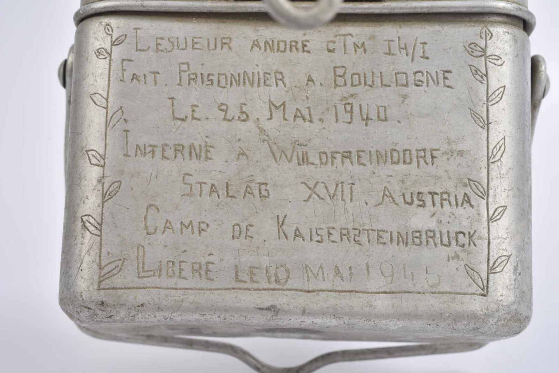 Souvenirs de prisonniers français comprenant une gamelle de soldat gravée « André Lesueur, - Bild 3 aus 4