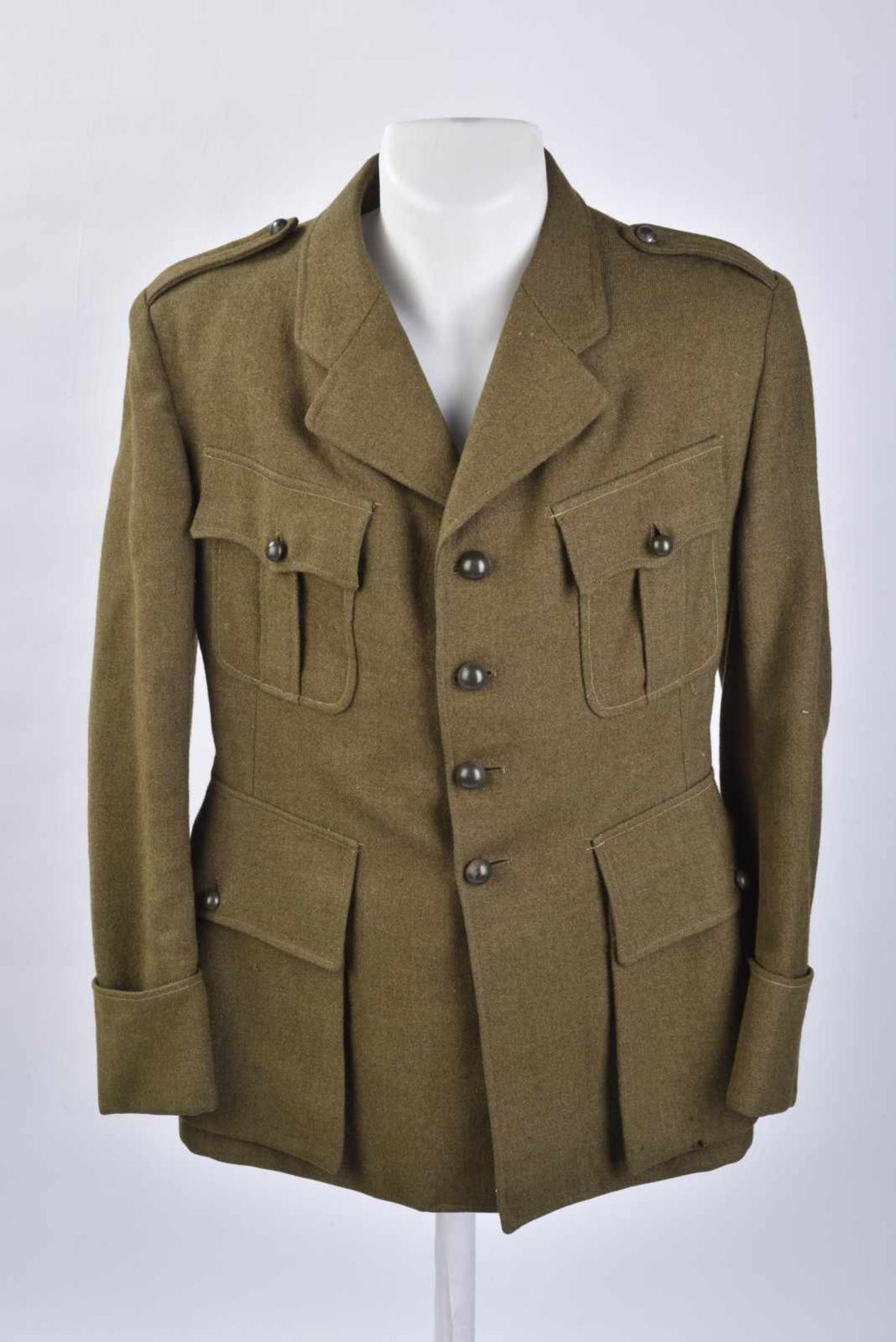 Une veste kaki Mle 1941 de larmée de larmistice. Etat II