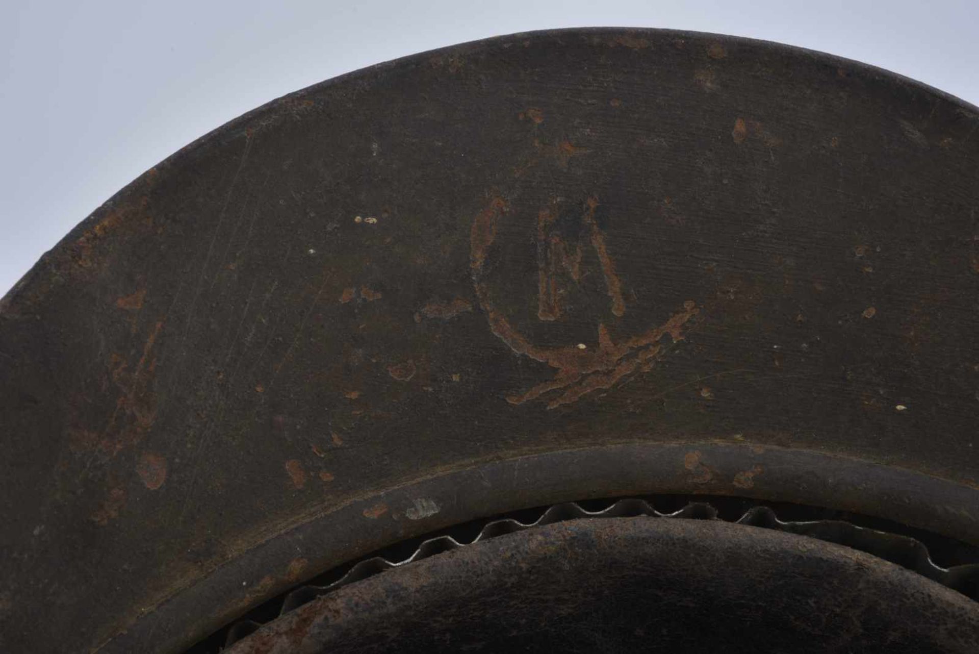 Casque dinfanterie française, modèle 16, repeint en kaki, insigne frontal de couleur bleu - Bild 2 aus 4