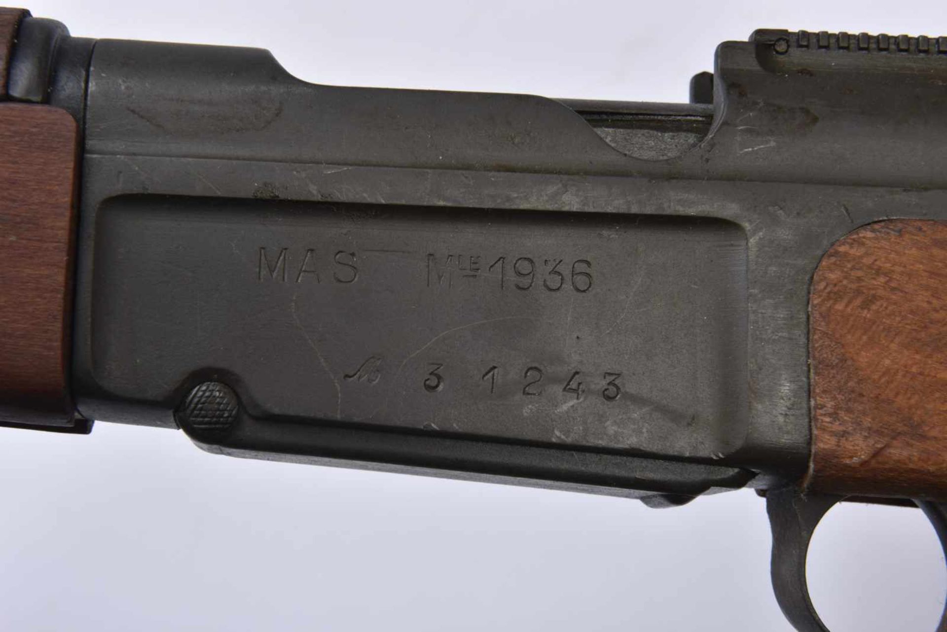 Fusil MAS 36. Crosse en bois. Boîtier marqué « MAS Mle 1936 ». Numéro « M31243 ». Bretelle en - Bild 2 aus 4