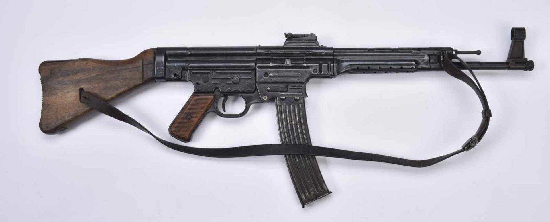 Sturmgewehr MP44 calibre 7,92 kurz. Fabrication « COS », numéro « 3923ad/44 », marquages « X »