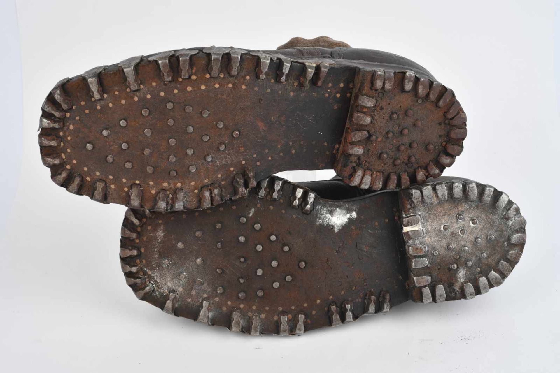 Brodequin de Gebirgsjäger en cuir marron, bande en tissu sur le haut de la chaussure. Double rangées - Bild 2 aus 3