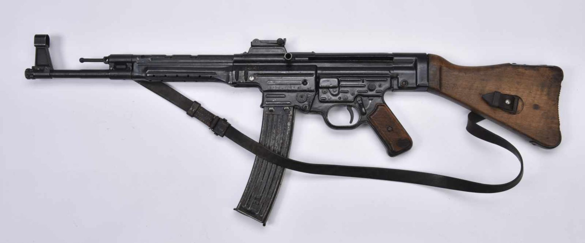 Sturmgewehr MP44 calibre 7,92 kurz. Fabrication « COS », numéro « 3923ad/44 », marquages « X » - Bild 4 aus 4