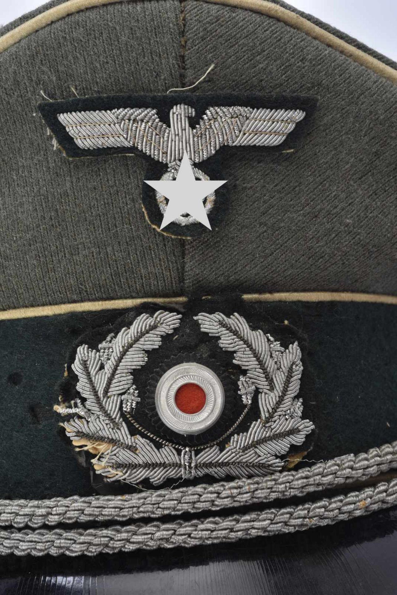 Casquette dofficier dinfanterie de la Heer en drap Feldgrau, triple liseré blanc de l - Image 3 of 4