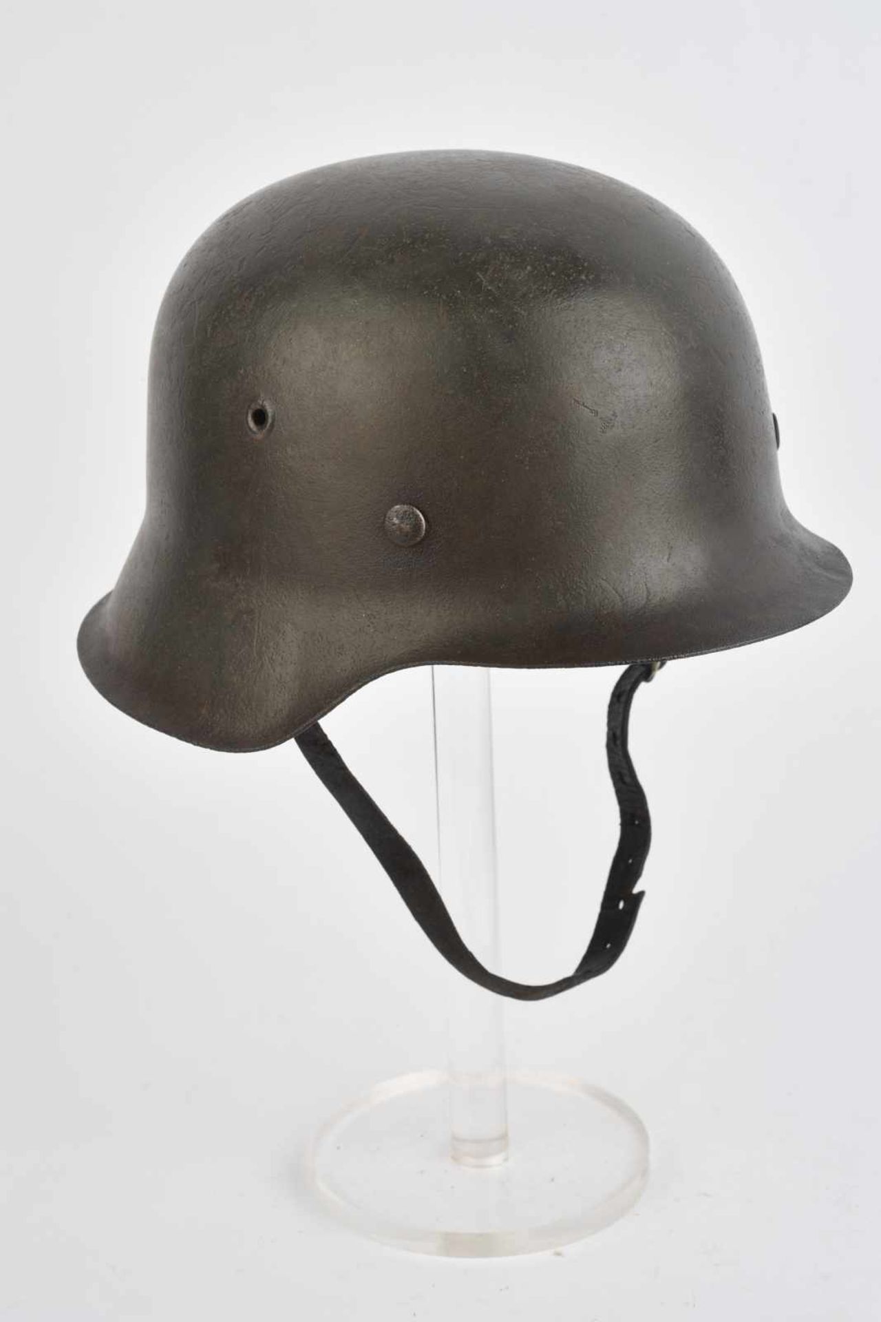 Casque de la Heer. Coque de casque modèle 42 de fabrication CKL. Peinture feldgrau à 75%, aigle de