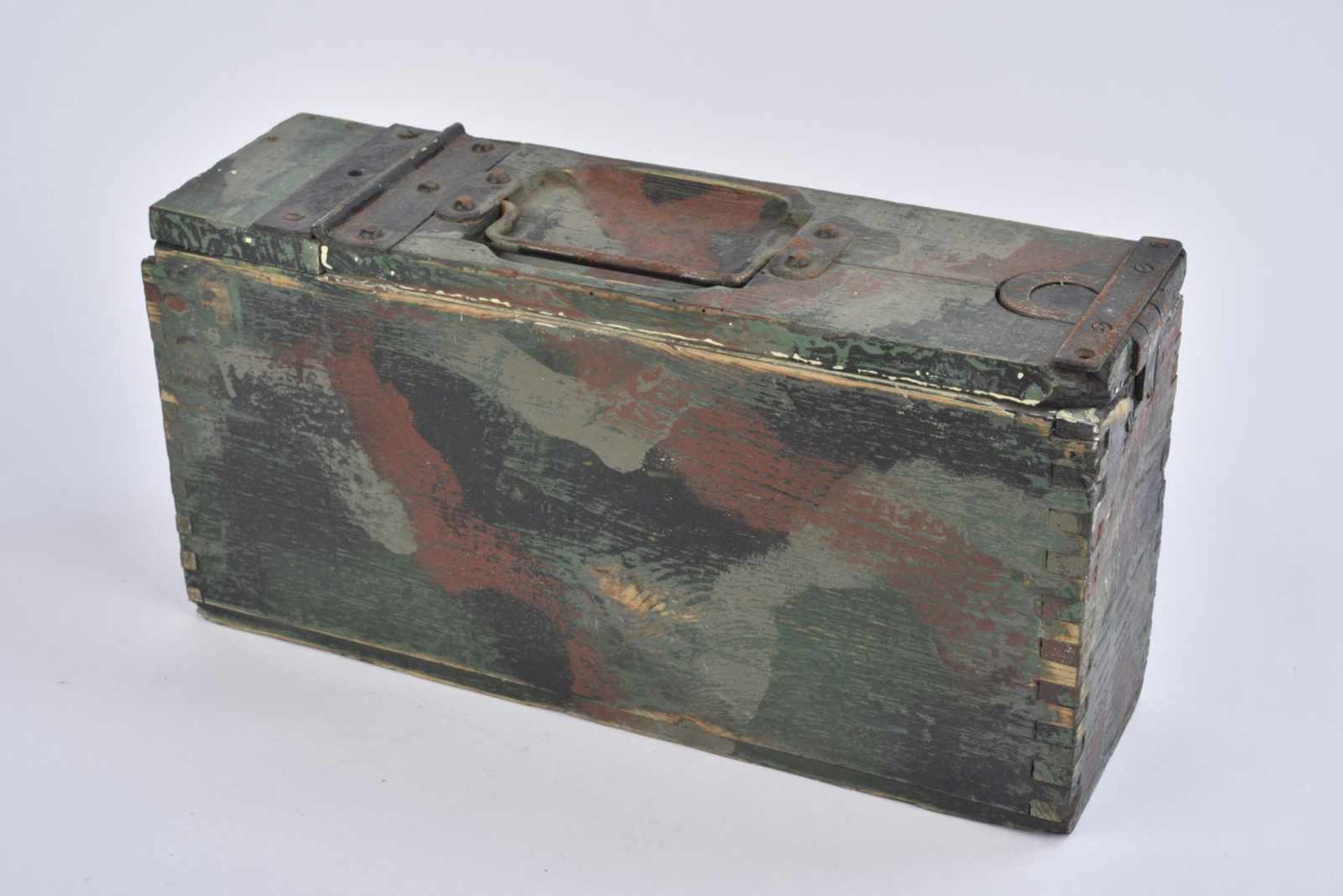 Caisse à munitions camouflée troistons en bois type première guerre mondiale. Peinture camouflée