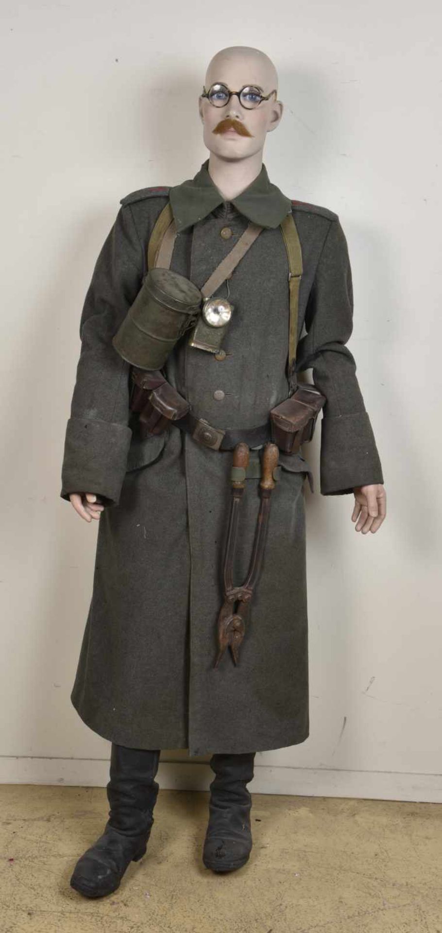 Reproduction muséale d'un soldat allemand de la première guerre mondiale Comprenant un mannequin