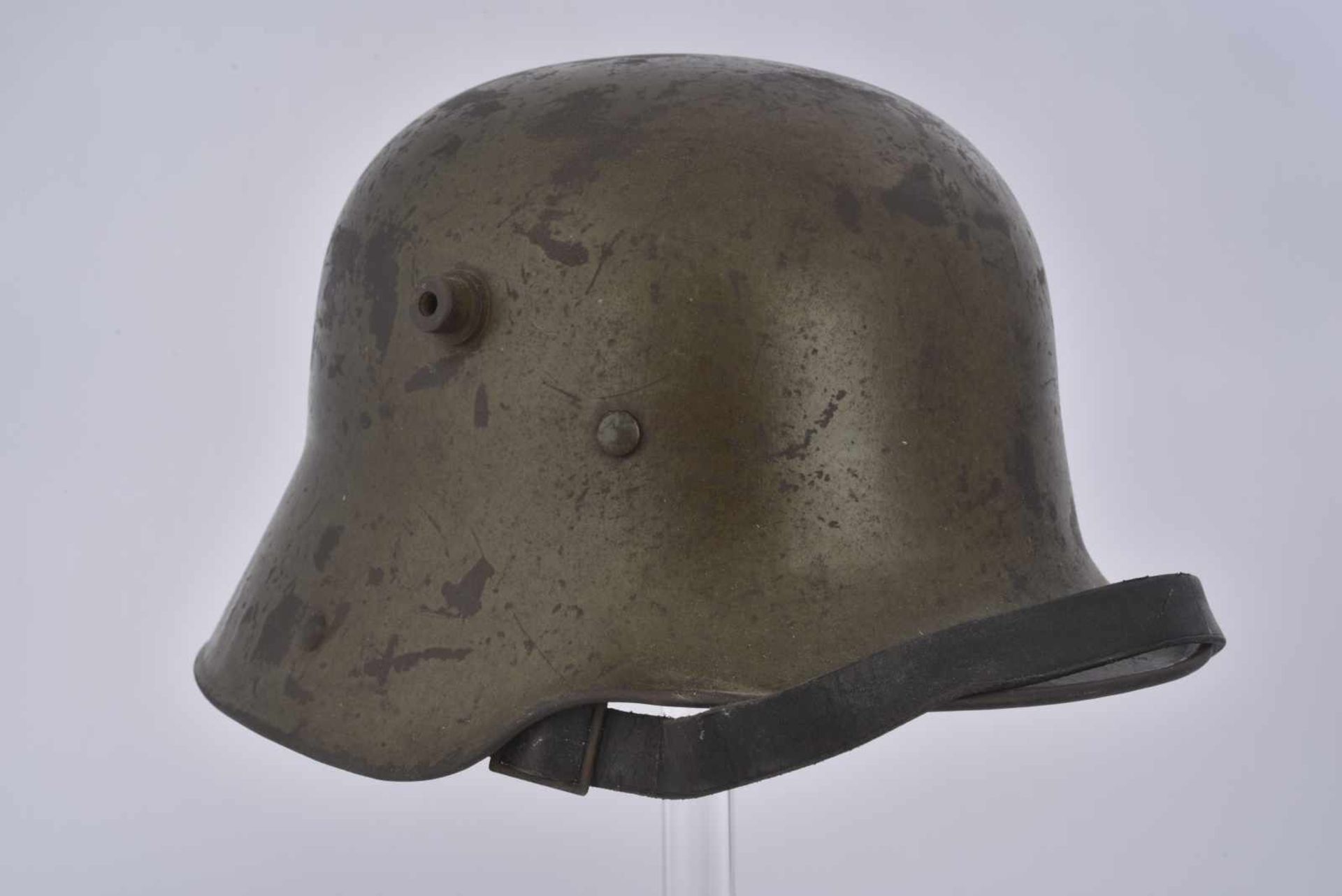 Casque d'acier Stahlhelm Mle16 avec son intérieur, peinture verte feldgrau (50%). A.B.E. Etat II - Image 3 of 4