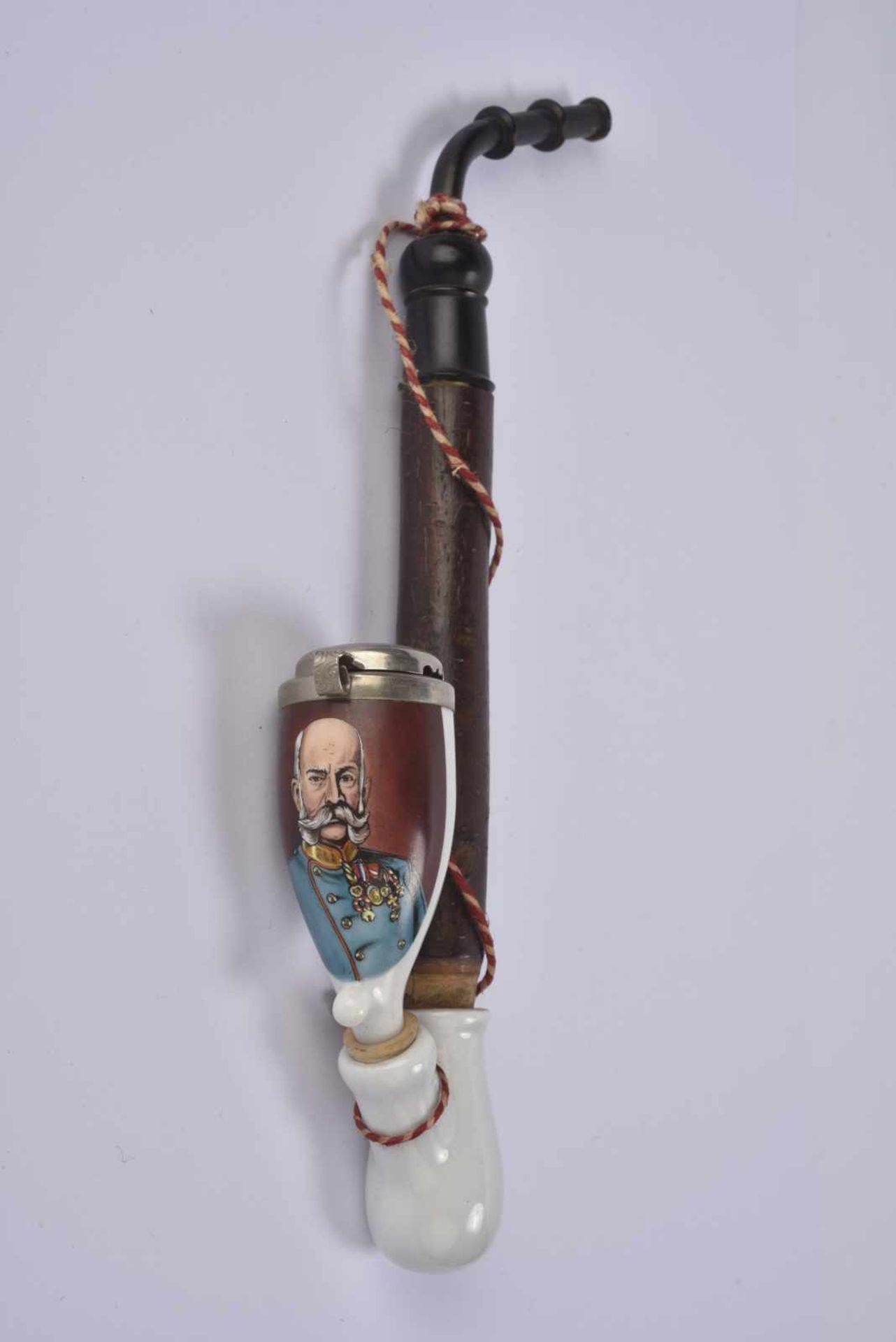 Pipes de réservistes 3 pipes en porcelaine  1 à l'effigie de Hindenburg, une à décors de cervidés et - Bild 4 aus 4