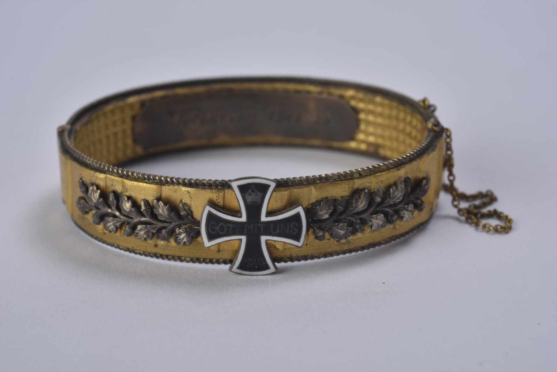 Bracelet pour femme d'ancien combattant allemand avec une croix de fer en émail à la devise "Gott