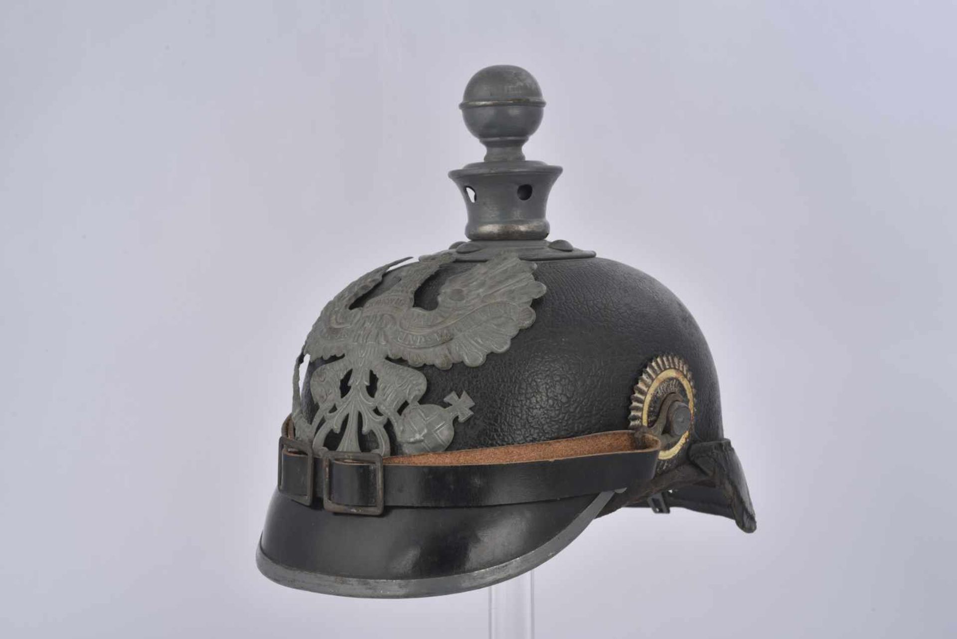 Casque à pointe Mle15 dartilleur prussien jugulaires postérieures, sans intérieur. Etat II