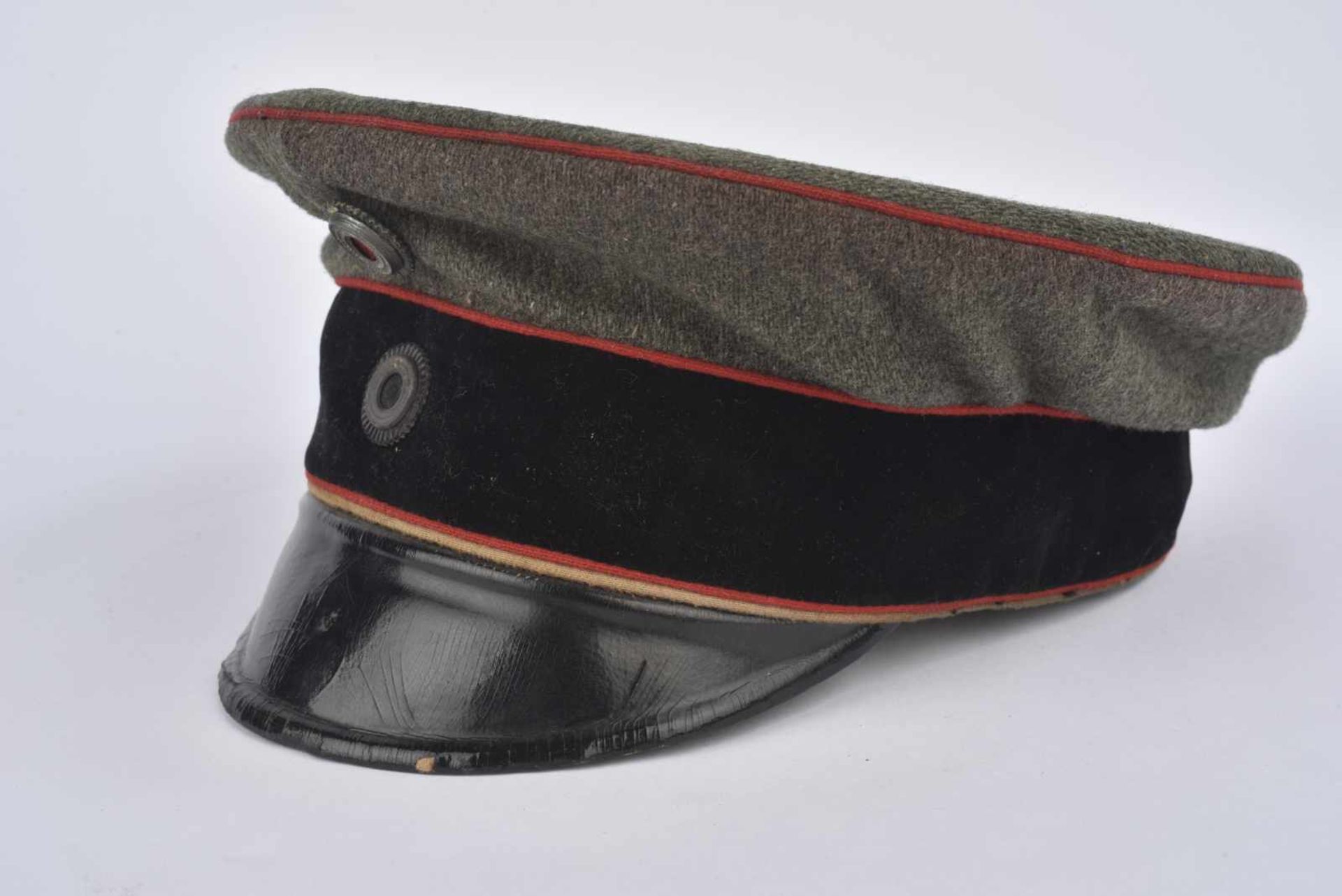 Casquette Schirmmütze wurtembergeoise de sous-officier Bandeau velours noir, liseré rouge. Etat II