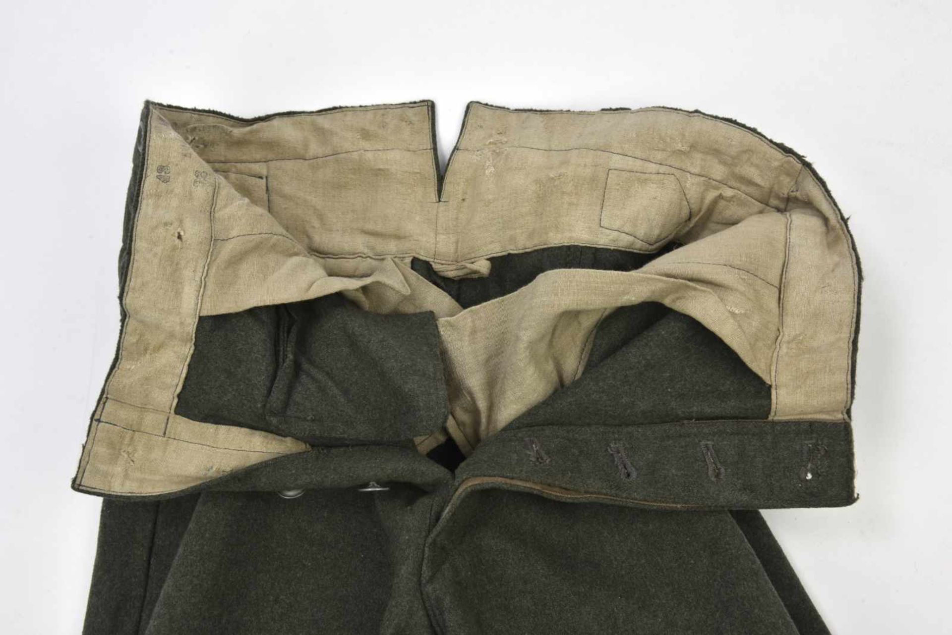 Pantalon droit de la Heer En drap Feldgrau, la majorité des boutons sont présents. Intérieur - Bild 3 aus 4