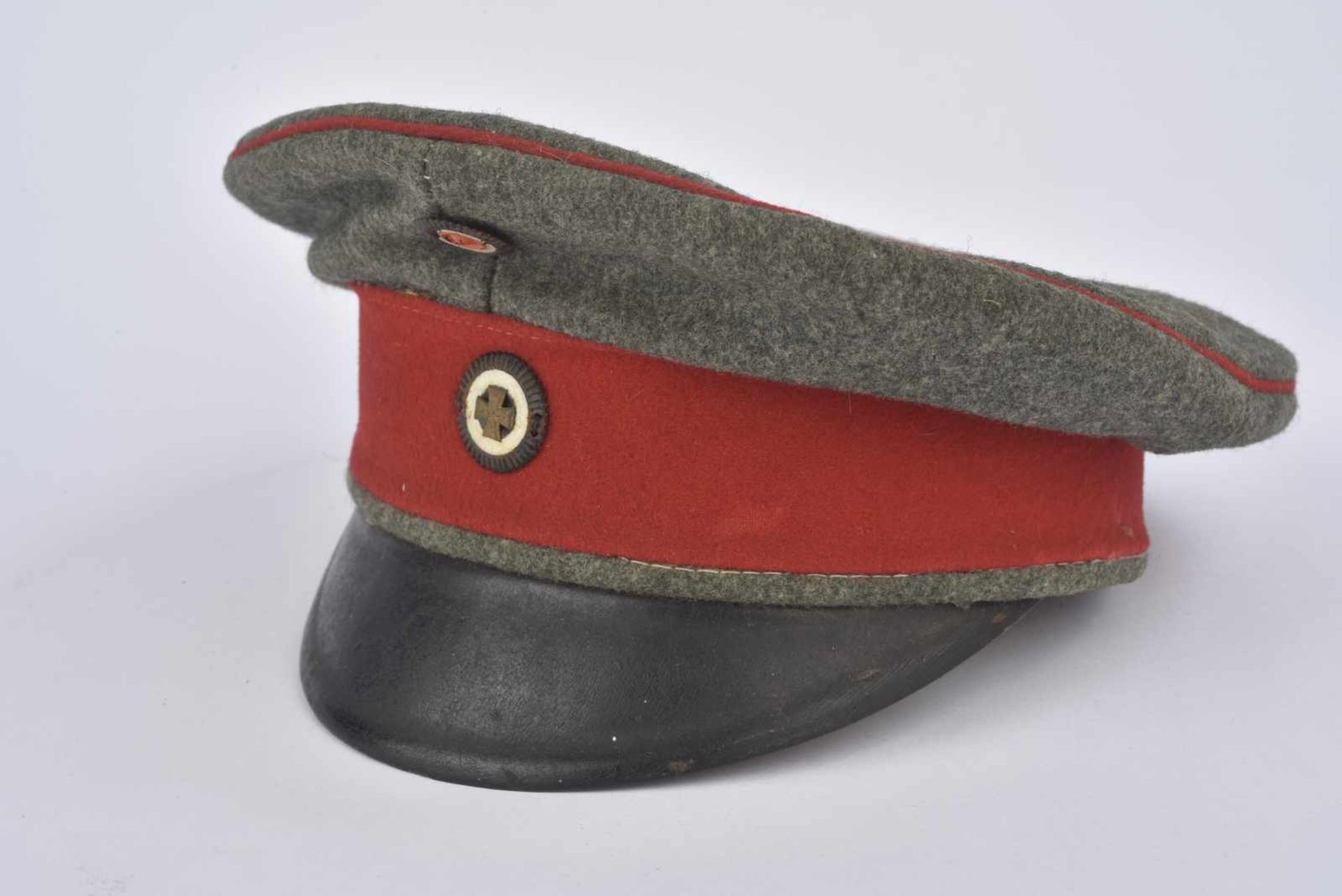 Casquette Schirmmütze de réserviste felgrau bandeau rouge, cocarde à la croix de fer. Etat II