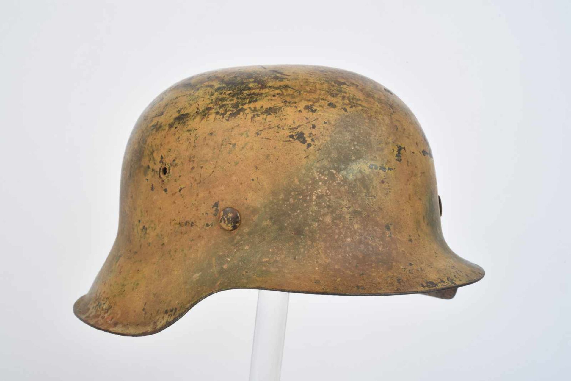 Casque camouflé de la Heer Casque modèle 42, marquages fabricant illisibles, numéro « 17 C » dans la - Bild 3 aus 4