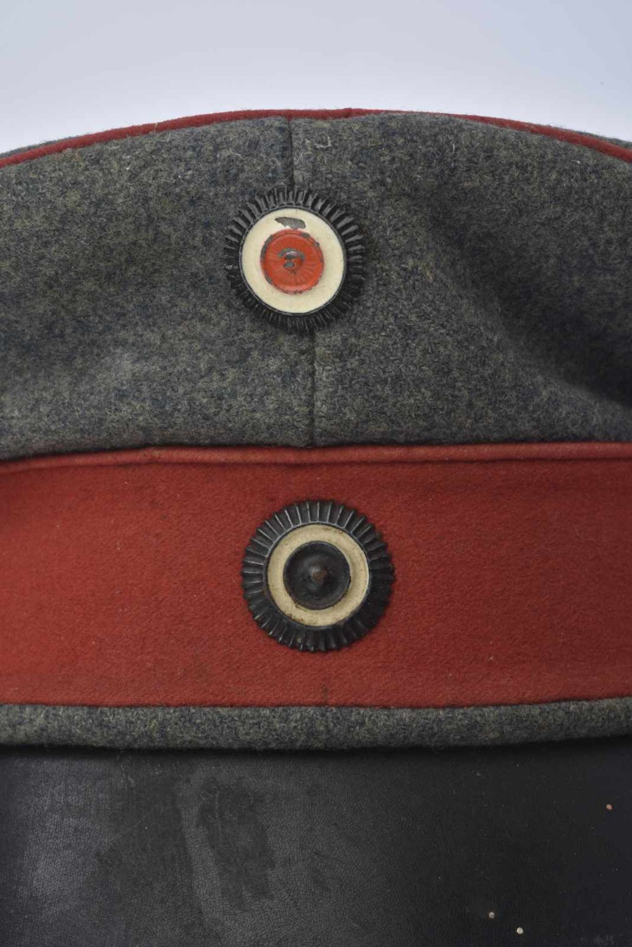 Casquette Schirmmütze prussien felgrau bandeau rouge , cocardes. Intérieur décousu. Etat II - Bild 2 aus 4