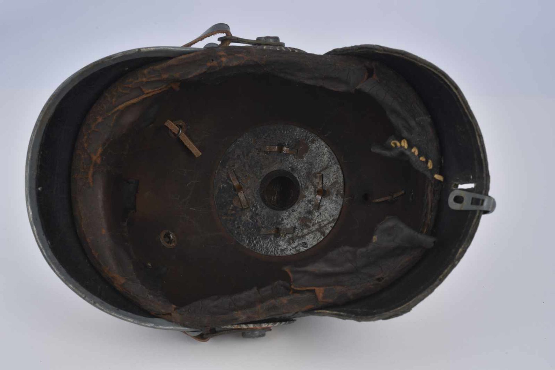 Casque à pointe Mle15 dartilleur prussien jugulaires postérieures, sans intérieur. Etat II - Bild 2 aus 4